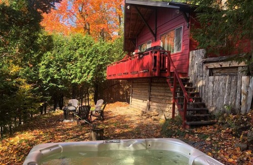Huberdeau House | Cozy Lakefront Kabin + Hot Tub & Fire Pit