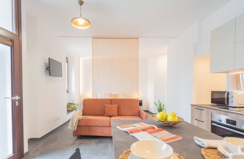 Azzano Apartment | Cozy Nest on the lake