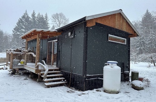 Courtenay Apartment | Cozy Rustic Suite (pet-friendly)on a 5 acre farm in the beautiful Comox Valley.