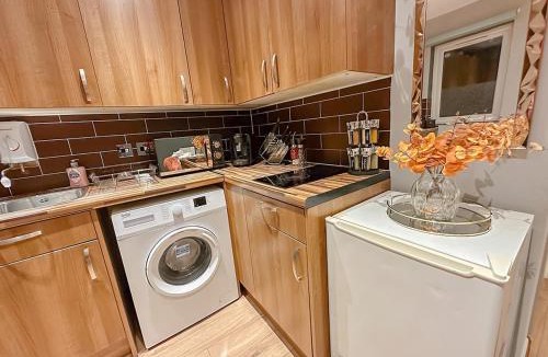 Hendon House | Cozy Studio Garden Wi-Fi Off Street Parking