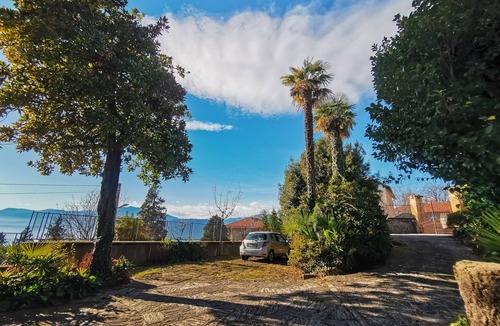Bee Villa | Cozy villa with breathtaking views of Lake Maggiore