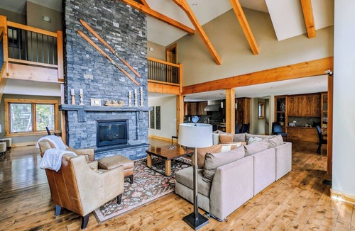 Golden Ski Chalet | Creekside Chalet: 7-bedroom luxury mountain home