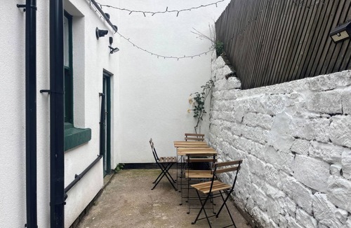 Belper Cottage | CROWN COTTAGE, pet friendly, with a garden in Belper