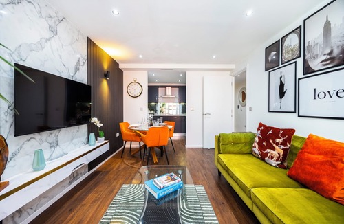 Canning Town South Apartment | Crowne Views One Bed Superior Apartment