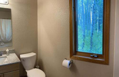 Crowsnest Pass House | Crowsnest River Chalet - Deer
