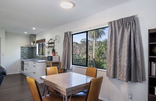 Raumati South House | Dale Sanctuary - Raumati South Holiday Home