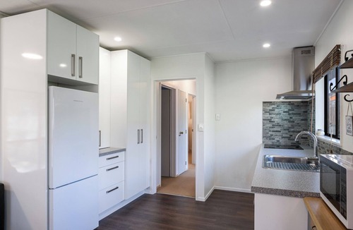 Raumati South House | Dale Sanctuary - Raumati South Holiday Home