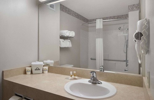 Red Deer Hotel | Days Inn by Wyndham Red Deer