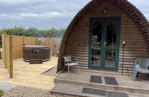 Weston Cabin | Deluxe Cosy Cabin With Wood Fired Hot Tub