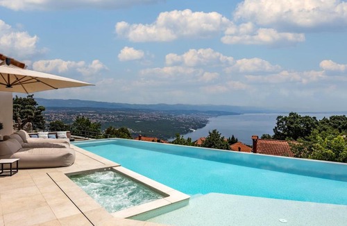Bregi Villa | Deluxe Villa Dana