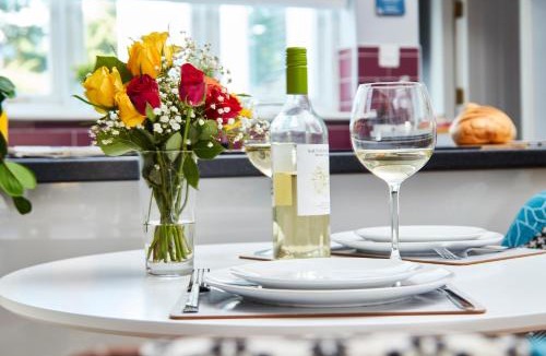 Castle Donington Apartment | Delven House, Apartment 1 - Self Check-in, Self-Catering Serviced Apartment for East Midlands Airport