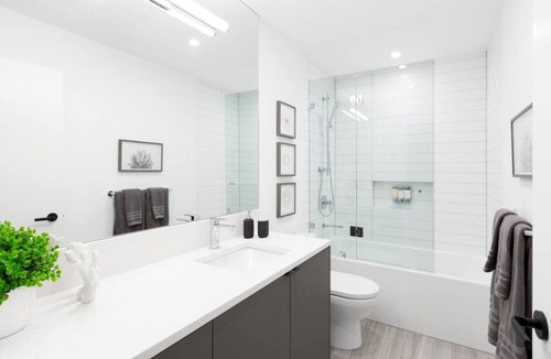 Arbutus Ridge Apartment | Designer 1 Bdr Garden Suite - Arbutus/Kits/UBC