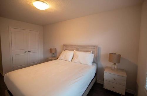 Grimsby Villa | Designer 3-Bedroom executive townhouse