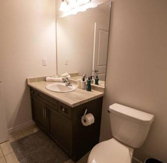 Grimsby Villa | Designer 3-Bedroom executive townhouse