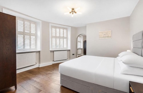 Hove Apartment | Designer Luxury Apartment Patio Brighton Seafront