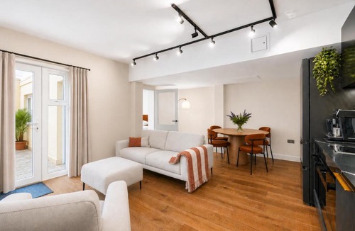 Hove Apartment | Designer Luxury Apartment Patio Brighton Seafront