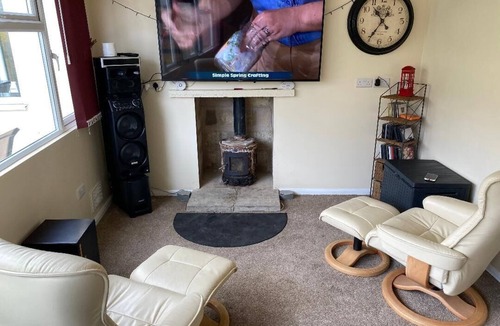 Sherwood Forest Apartment | Detached Romantic Studio near Sherwood Forest. Dog and Disabled Friendly