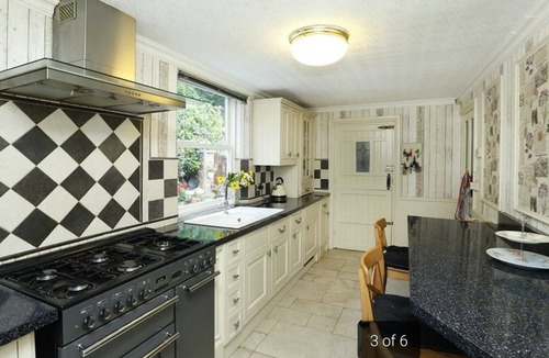 Leicester House | Detached Unique 8 Bedroom House Located in Leicester