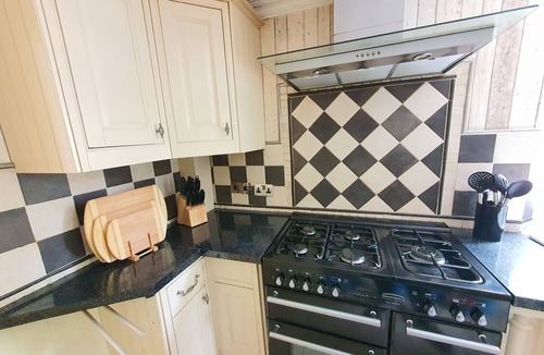 Leicester House | Detached Unique 8 Bedroom House Located in Leicester