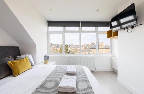 St. George's Apartment | Double Ensuite Sleeps 2 Long Term Welcome With Garden View