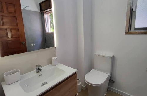 Queluz Bed & Breakfast | Double Room near Lisbon & Sintra - 2 min to Train Station