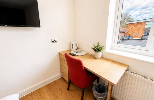 Oadby Apartment | Double Room with Private Bathroom @ The Gables Aparthotel