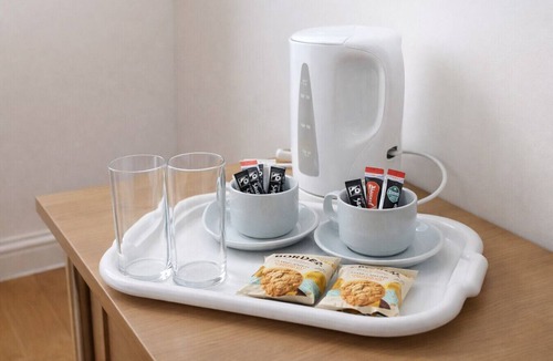 Oadby Apartment | Double Room with Private Bathroom @ The Gables Aparthotel
