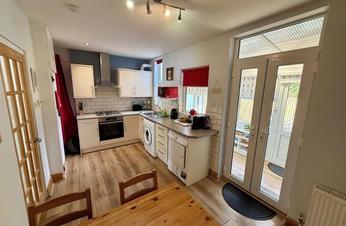 Meads Cottage | Downs Gate Cottage, Meads Village - Coast & South Downs On Your Doorstep
