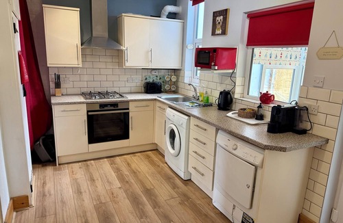 Meads Cottage | Downs Gate Cottage, Meads Village - Coast & South Downs On Your Doorstep