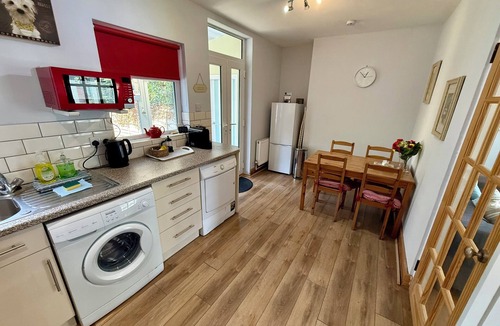 Meads Cottage | Downs Gate Cottage, Meads Village - Coast & South Downs On Your Doorstep