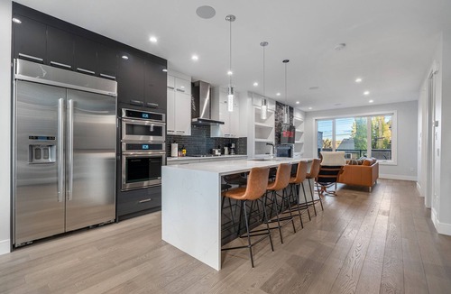 Southwest Calgary House | Downtown Luxury with Fast Wi-Fi & Amazing Kitchen!