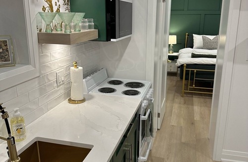 Stratford Apartment | Downtown Stratford’s Luxury 2 BDR Suite with Kitchen *BRAND NEW*