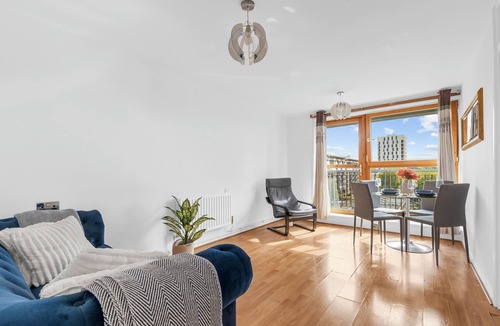 Hackney Downs Apartment | Dreamy City Views, accessible to Shoreditch/Stoke Newington/West End/Stratford