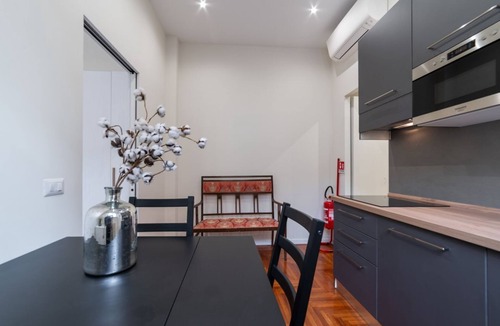 Centro Storico Apartment | Duomo Modern Apt with Hammam