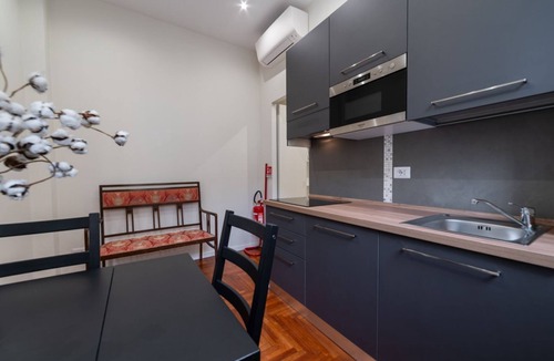 Centro Storico Apartment | Duomo Modern Apt with Hammam