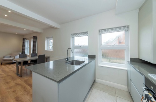 Reading Apartment | Duplex Apartment - Modern & Convenient - Pass the Keys