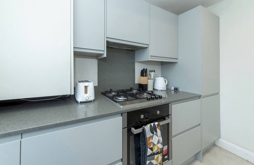 Reading Apartment | Duplex Apartment - Modern & Convenient - Pass the Keys