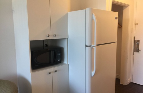 Hull Apartment | Duvernay Studios and Suites