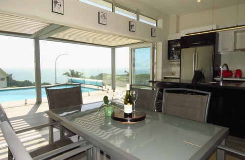Cable Bay House | EAGLE VIEW - SUMMER IN STYLE