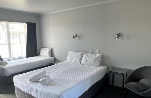 Waiotahi Hotel | Eastland Pacific Motor Lodge