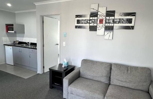 Waiotahi Hotel | Eastland Pacific Motor Lodge
