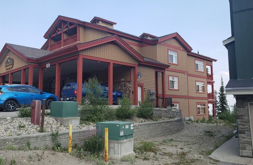 Snow Pine Estates Condo | Easy access Ski out condo with Hot Tub! Pet friendly.