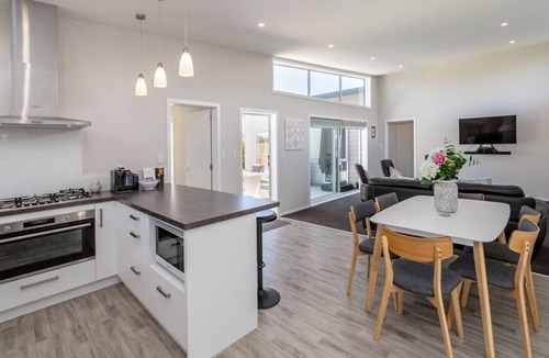 Martinborough Apartment | Easy Days Martinborough Getaway | Spa, Tennis & Stress-Free Stays