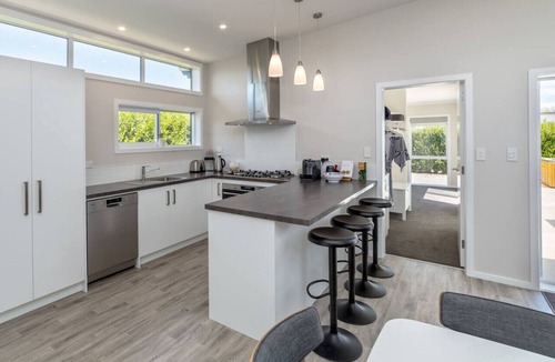 Martinborough Apartment | Easy Days Martinborough Getaway | Spa, Tennis & Stress-Free Stays
