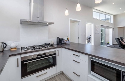 Martinborough Apartment | Easy Days Martinborough Getaway | Spa, Tennis & Stress-Free Stays