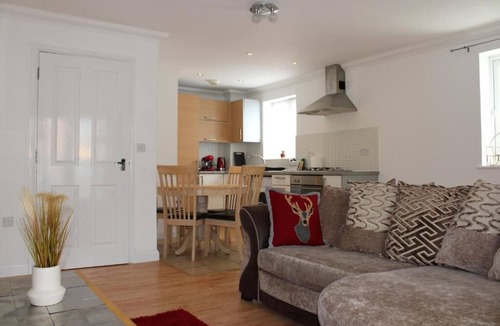 Alibon Apartment | Eldridge Court Apartment