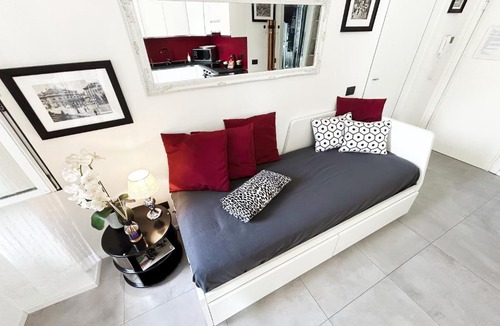 Rottole Apartment | [Elegance and tranquility at 10min from the centre!]