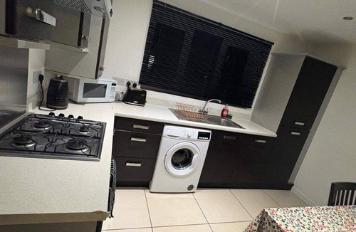 Oadby House | Elegant 2-Bed Home - Prime City Centre Location