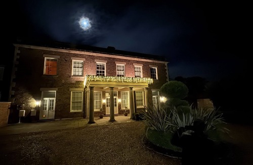 Oakham House | Elegant country house in Oakham, Rutland.