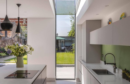 Henley House | Elegant Henley Townhouse- private road